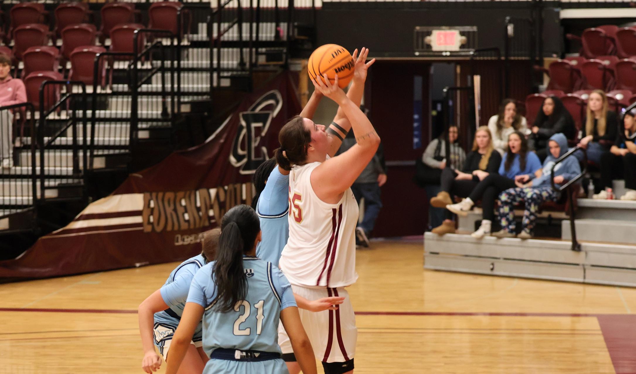 Courtney Hart Named SLIAC Player of the Week