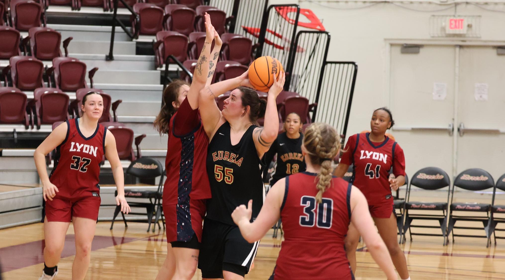 Eureka Wraps Up Nonconference Slate at Illinois College